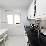 Caldas Da Rainha's & White Apartment *