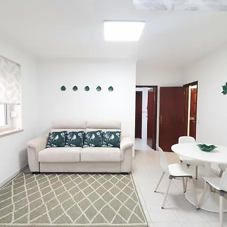 Caldas Da Rainha's & White Калдаш-да-Раинья