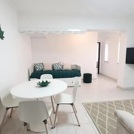 Caldas Da Rainha's & White Апартаменты