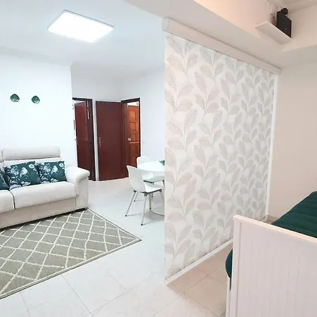 Caldas Da Rainha's & White Калдаш-да-Раинья