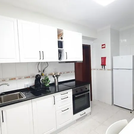 Caldas Da Rainha's & White * Калдаш-да-Раинья