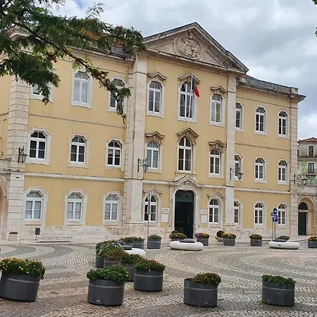 Апартаменты Caldas Da Rainha's & White Калдаш-да-Раинья