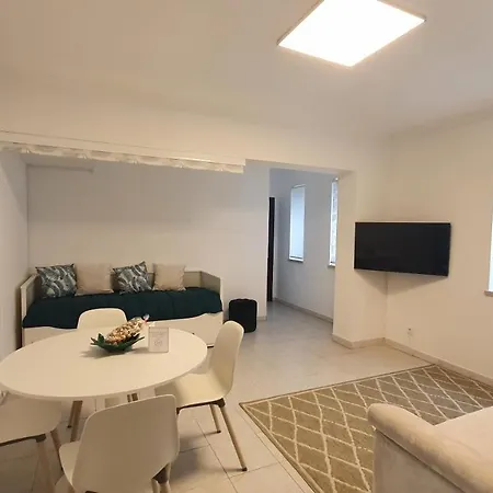 Caldas Da Rainha's & White * Калдаш-да-Раинья