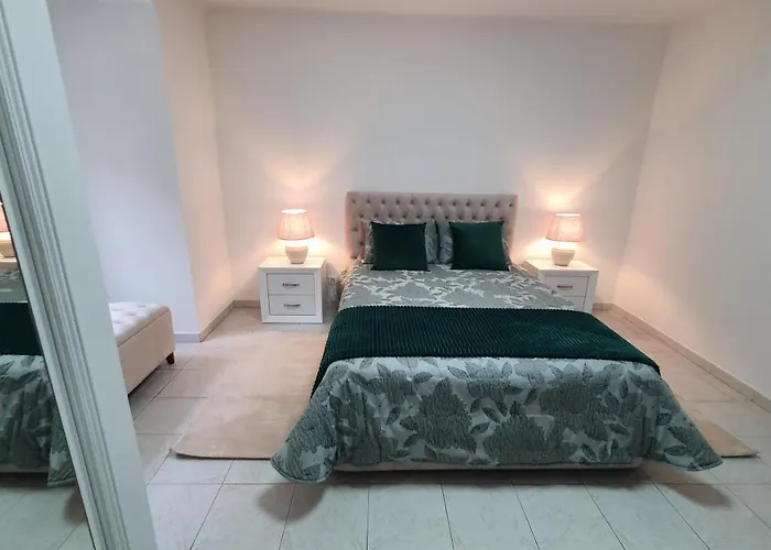 公寓 Caldas Da Rainha's & White 卡尔达斯达·赖尼亚