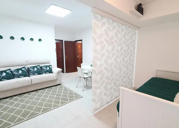 Caldas Da Rainha's & White 卡尔达斯达·赖尼亚