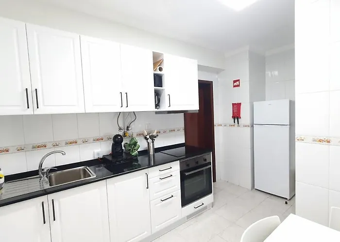 Caldas Da Rainha's & White * 卡尔达斯达·赖尼亚