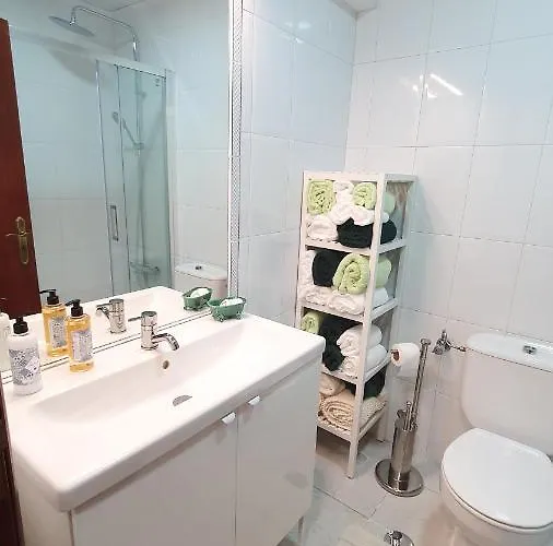 Caldas Da Rainha's & White * 卡尔达斯达·赖尼亚