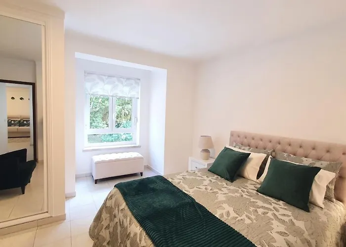 Caldas Da Rainha's & White * 卡尔达斯达·赖尼亚